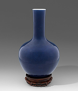 Schuler Auktionen AG - Grosse Langhalsvase