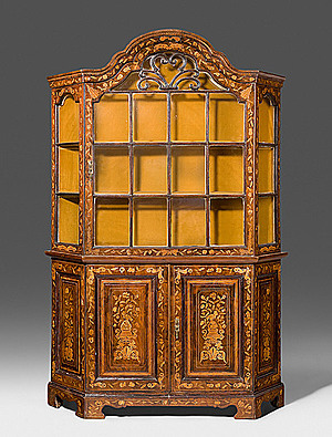 Schuler Auktionen AG - Halbschrank mit Vitrinenaufsatz