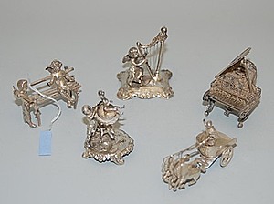 Schuler Auktionen AG - Lot: 5 Miniaturobjekte