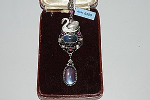 Schuler Auktionen AG - Jugendstil-Anhänger mit Kette