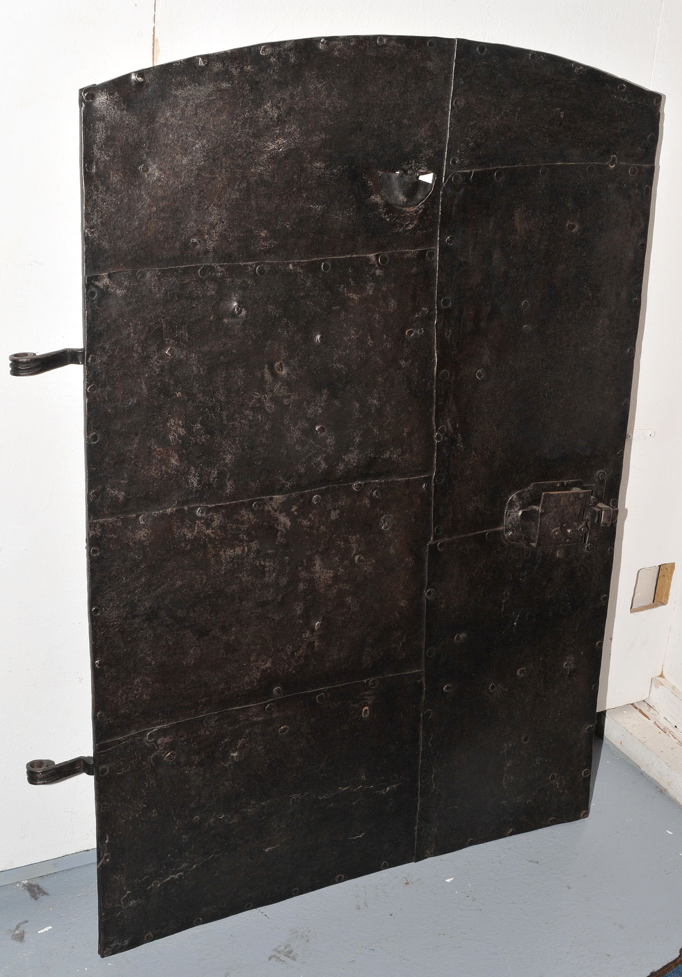 Kleine Tür - Schuler Auktionen Zürich