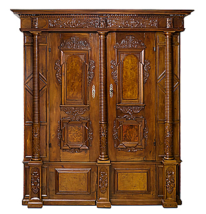 Schuler Auktionen AG - Grosser Schrank