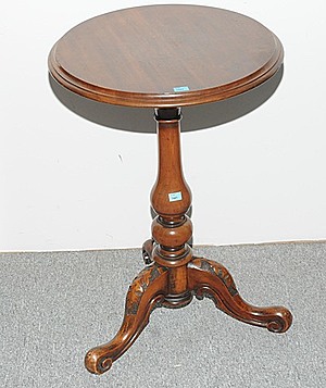 Schuler Auktionen AG - Beistelltischchen