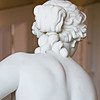 Schuler Auktionen AG - Grosse Figur "Sandalenlösende Venus"