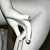 Schuler Auktionen AG - Grosse Figur "Sandalenlösende Venus"