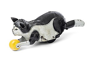 Schuler Auktionen AG - Günthermann-Tierfigur "Katze mit Ball"