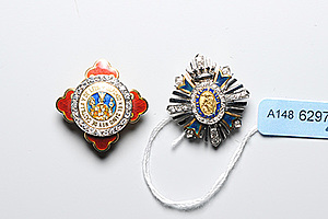 Schuler Auktionen AG - 2 Diamant-Email-Knöpfe