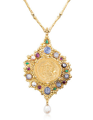 Schuler Auktionen AG - Farbedelstein-Perlen-Münz-Anhänger mit Kette