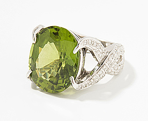 Schuler Auktionen AG - Peridot-Brillant-Ring