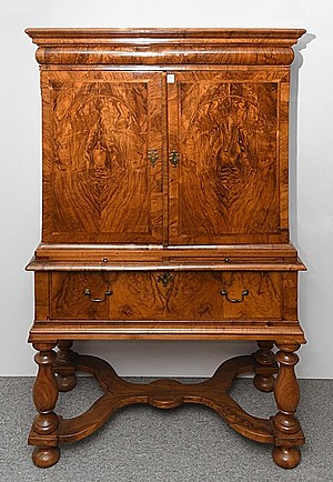 Schuler Auktionen AG - Tallboy