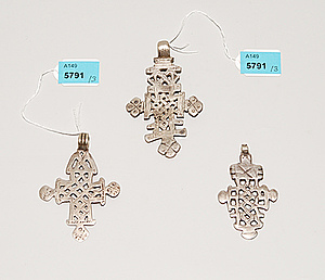 Schuler Auktionen AG - Lot: 3 Anhängekreuze