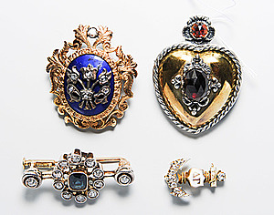 Schuler Auktionen AG - Lot: 4 antike Broschen