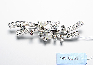 Schuler Auktionen AG - Diamant-Perlen-Brosche