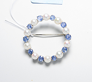 Schuler Auktionen AG - Akoya-Kulturperlen-Saphir-Brosche