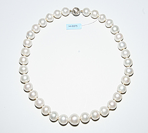 Schuler Auktionen AG - Südsee-Kulturperlen-Brillant-Collier