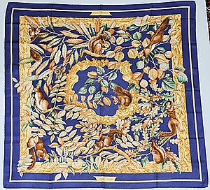 Schuler Auktionen AG - Hermès, Carré "Casse-Noisette"