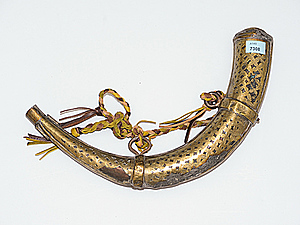 Schuler Auktionen AG - Pulverflasche^