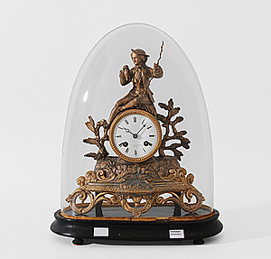 Schuler Auktionen AG - Kaminuhr mit Glassturz