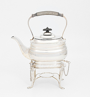 Schuler Auktionen AG - Teekanne auf Rechaud