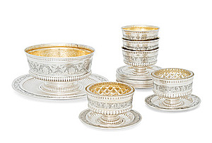 Schuler Auktionen AG - Set: Schale auf Präsentoir und 12 Bowls mit Untersetzern