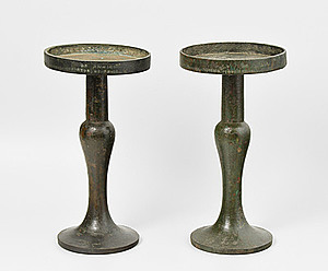 Schuler Auktionen AG - 1 Paar Presentoirs