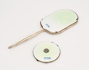 Schuler Auktionen AG - Set: Handspiegel und Puderdose