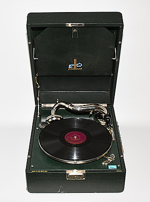 Schuler Auktionen AG - Paillard-Koffergrammophon