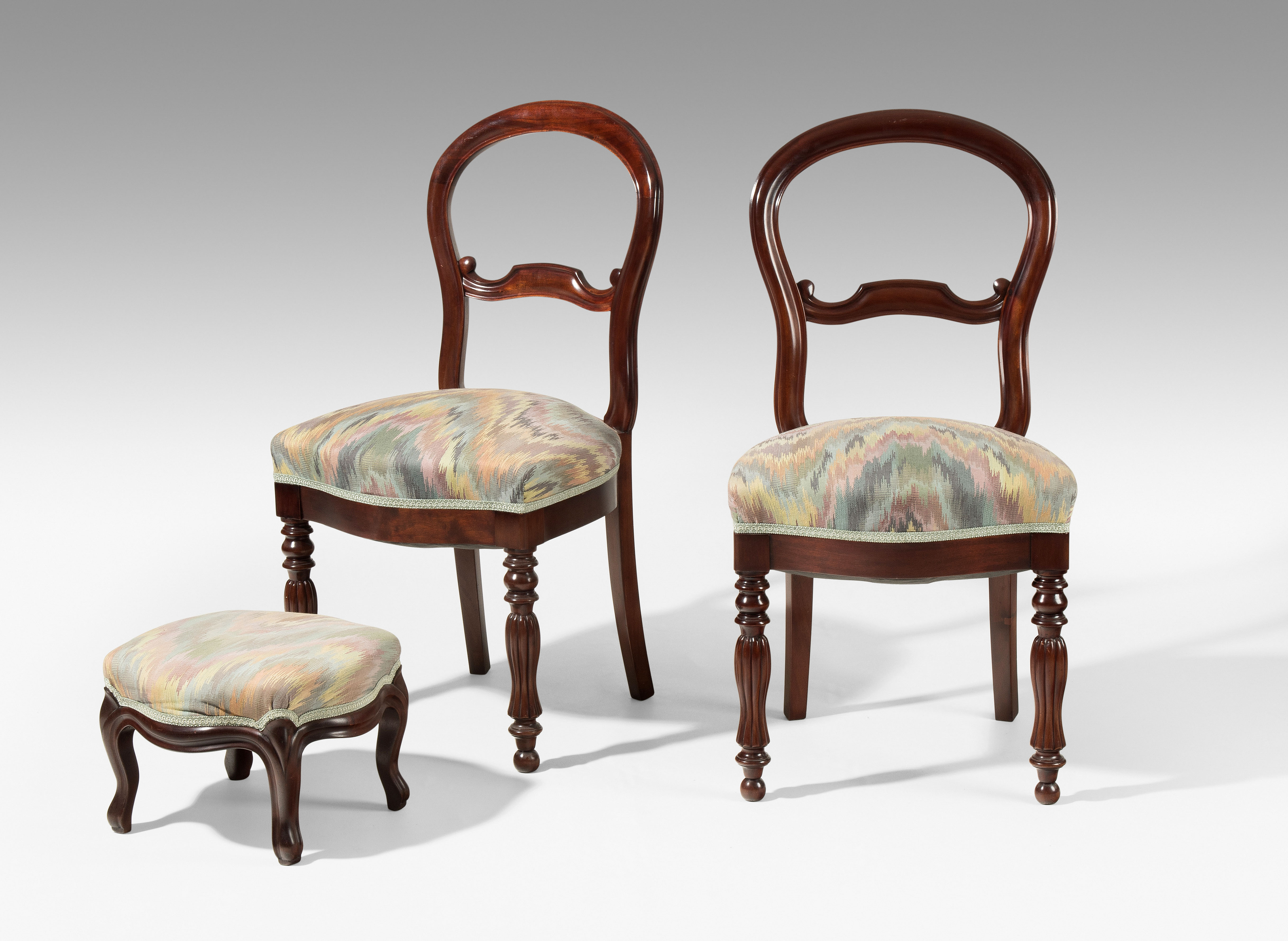 Auszugstisch mit vier Stühlen - Schuler Auktionen Zürich