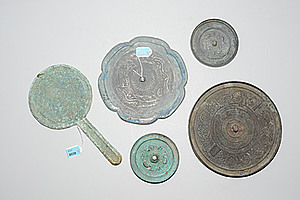 Schuler Auktionen AG - Lot: 5 Bronzespiegel