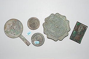 Schuler Auktionen AG - Lot: 5 Bronzespiegel