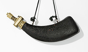 Schuler Auktionen AG - Pulverflasche