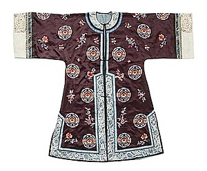 Schuler Auktionen AG - Damengewand