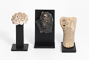 Schuler Auktionen AG - Lot: 3 Terrakotta-Objekte