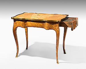 Schuler Auktionen AG - Kleiner Schreibtisch