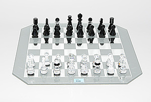 Schuler Auktionen AG - Swarovski-Schachspiel mit Schachbrett