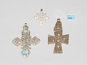 Schuler Auktionen AG - Lot: 3 Anhängekreuze