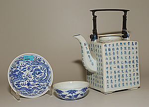 Schuler Auktionen AG - Lot: 1 Teekanne und 2 kleine Schalen