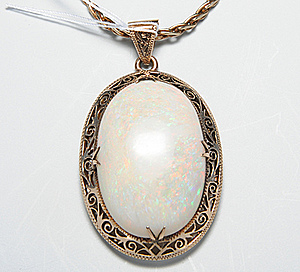 Schuler Auktionen AG - Opal-Anhänger mit Kette