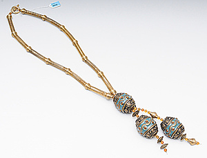 Schuler Auktionen AG - Jean-Paul Gaultier, Halskette im Ethnostil