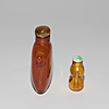 Schuler Auktionen AG - Lot: 2 Bernstein Snuff Bottles