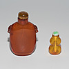 Schuler Auktionen AG - Lot: 2 Bernstein Snuff Bottles