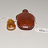 Schuler Auktionen AG - Lot: 2 Bernstein Snuff Bottles