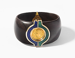 Schuler Auktionen AG - Antikmünze-Lapislazuli-Chrysopras-Ebenholz-Armreif