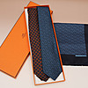 Schuler Auktionen AG - Hermès, Lot von 2 Krawatten und 1 Pochette
