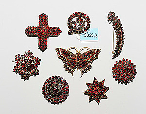 Schuler Auktionen AG - Lot: 8 Granat-Broschen