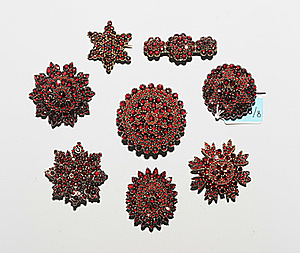 Schuler Auktionen AG - Lot: 8 Granat-Broschen