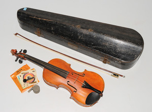 Schuler Auktionen AG - Violine mit Bogen