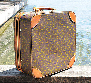 Schuler Auktionen AG - Louis Vuitton, kleiner Reisekoffer
