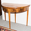 Schuler Auktionen AG - Demi-Lune Tisch