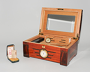 Schuler Auktionen AG - Humidor mit Feuerzeug